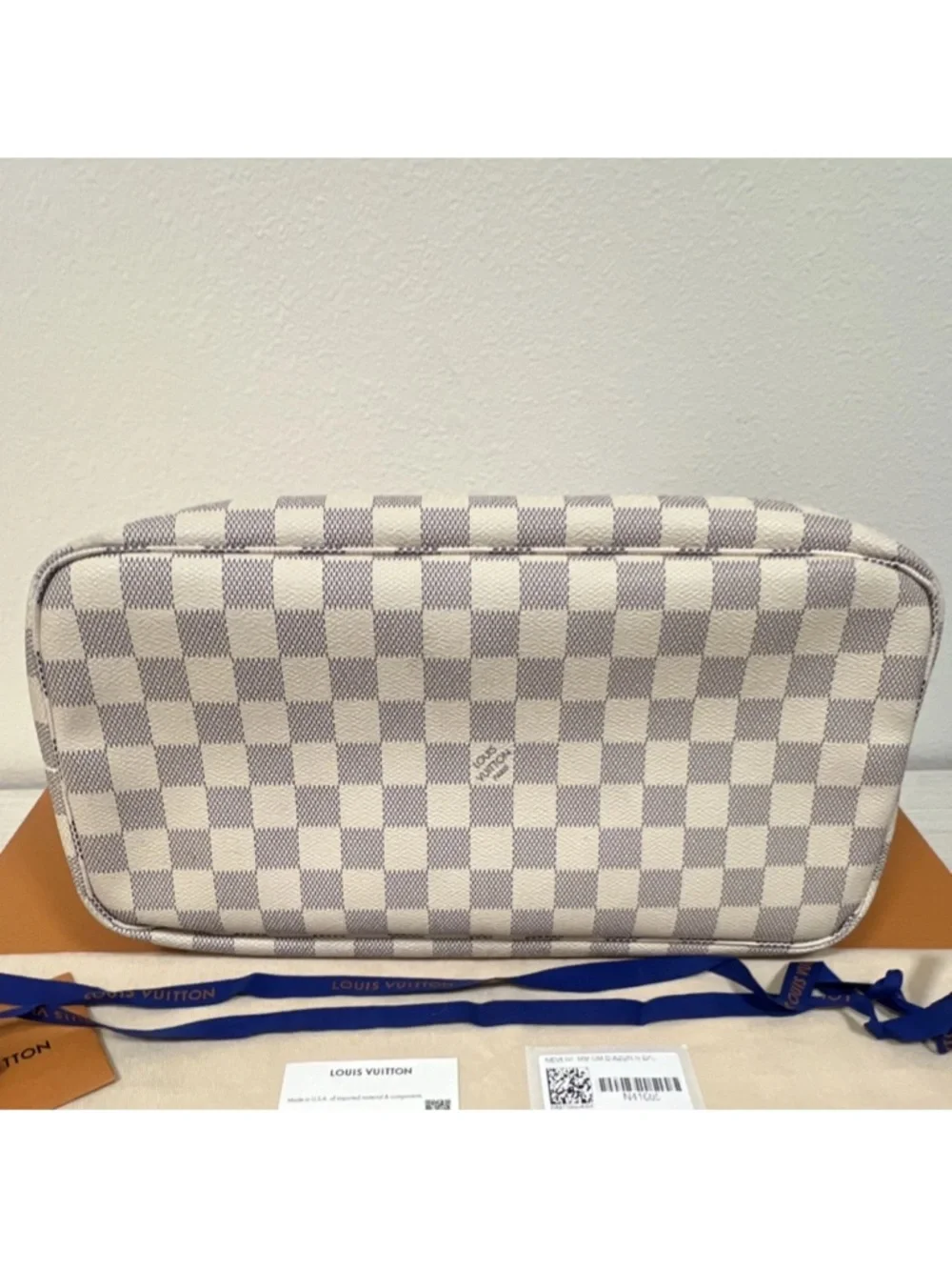 Louis Vuitton Damier Azur Canvas Neverfull Tote - White, Beige, pink interior - Picture 7 of 7